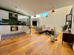 Lounge/Kitchen/Diner- click for photo gallery